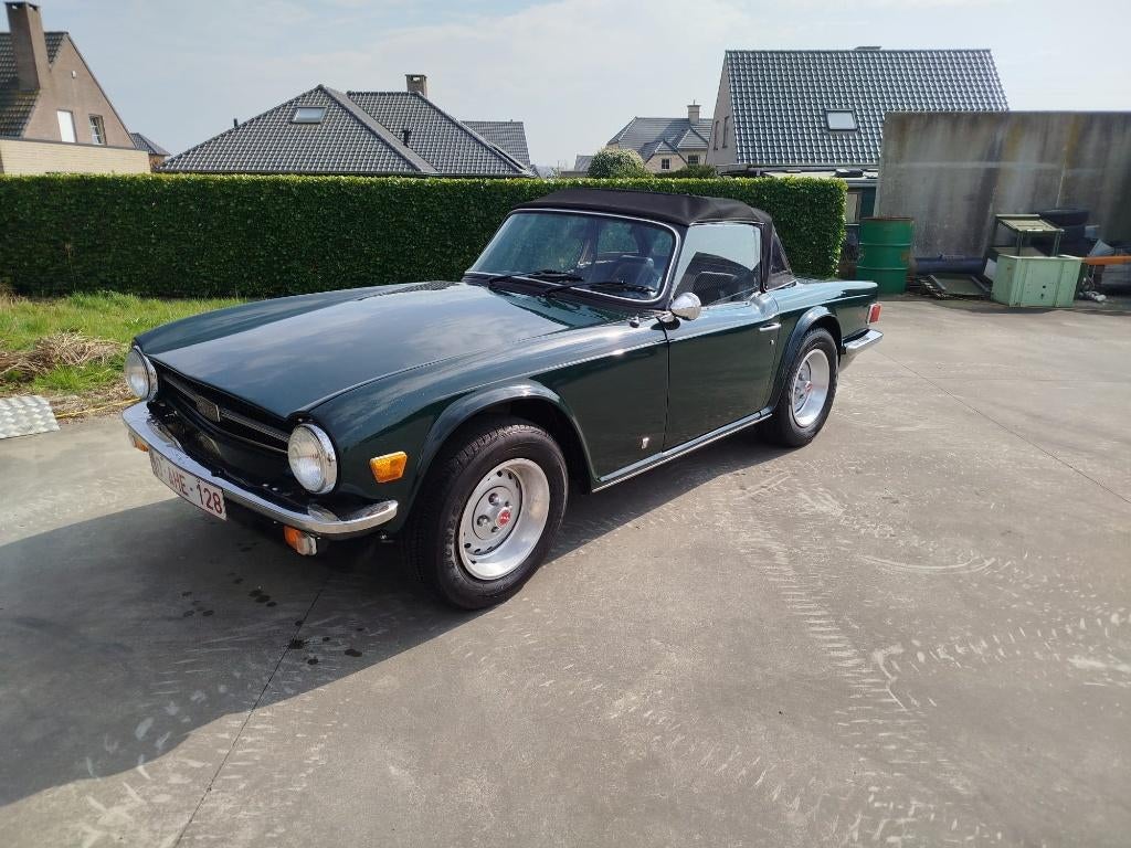 Triumph TR6, Autos, Oldtimers & Ancêtres, Particulier, Triumph, Essence, Cabriolet, Boîte manuelle, Vert, Noir, Cuir synthéthique
