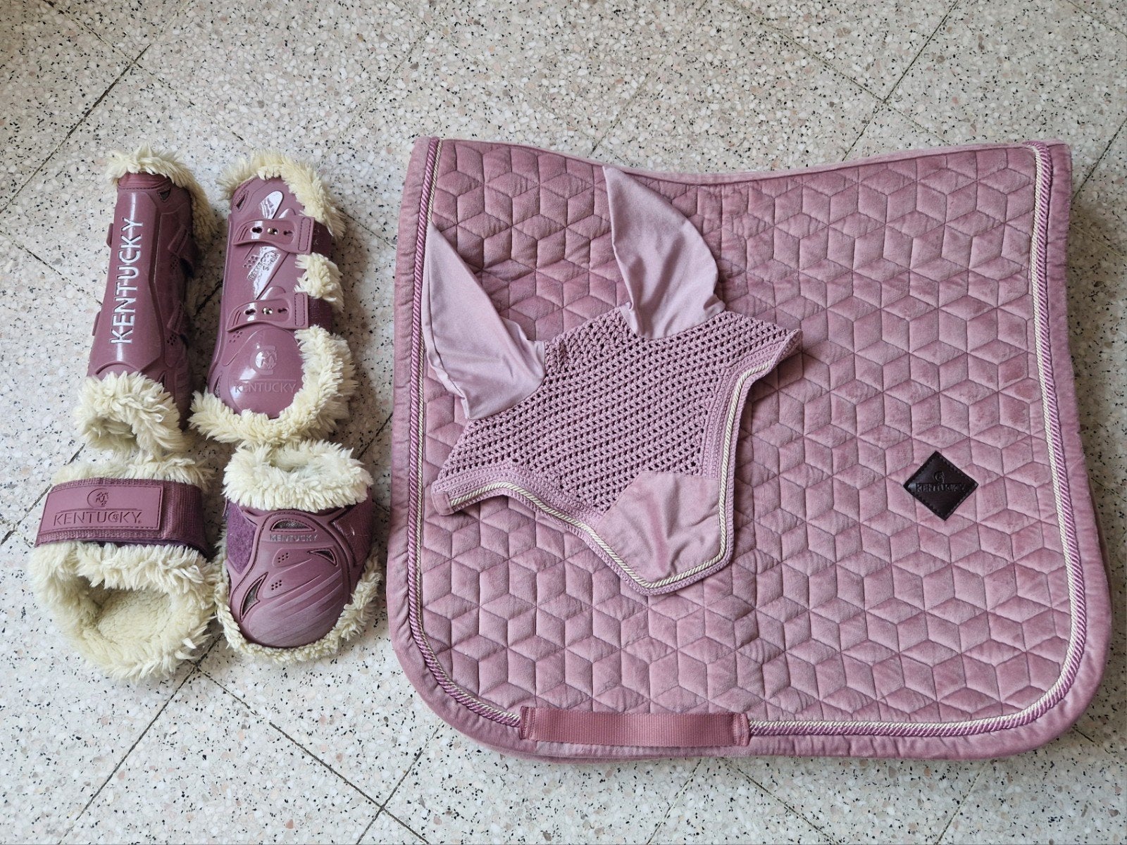 kast opruiming kentucky, Le Mieux, Dressuurdekje, Zo goed als nieuw, Kentucky, Roze