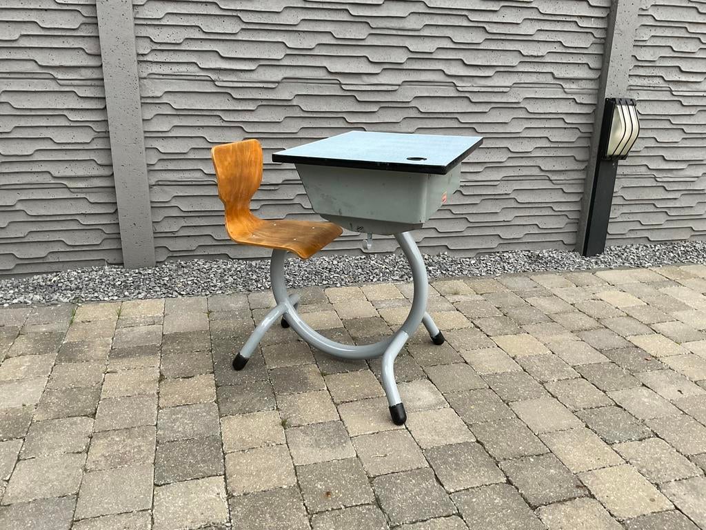 Vintage design kinder bureau. Jaren 60/70, Huis en Inrichting, Ophalen, Gebruikt, Grijs, Metaal