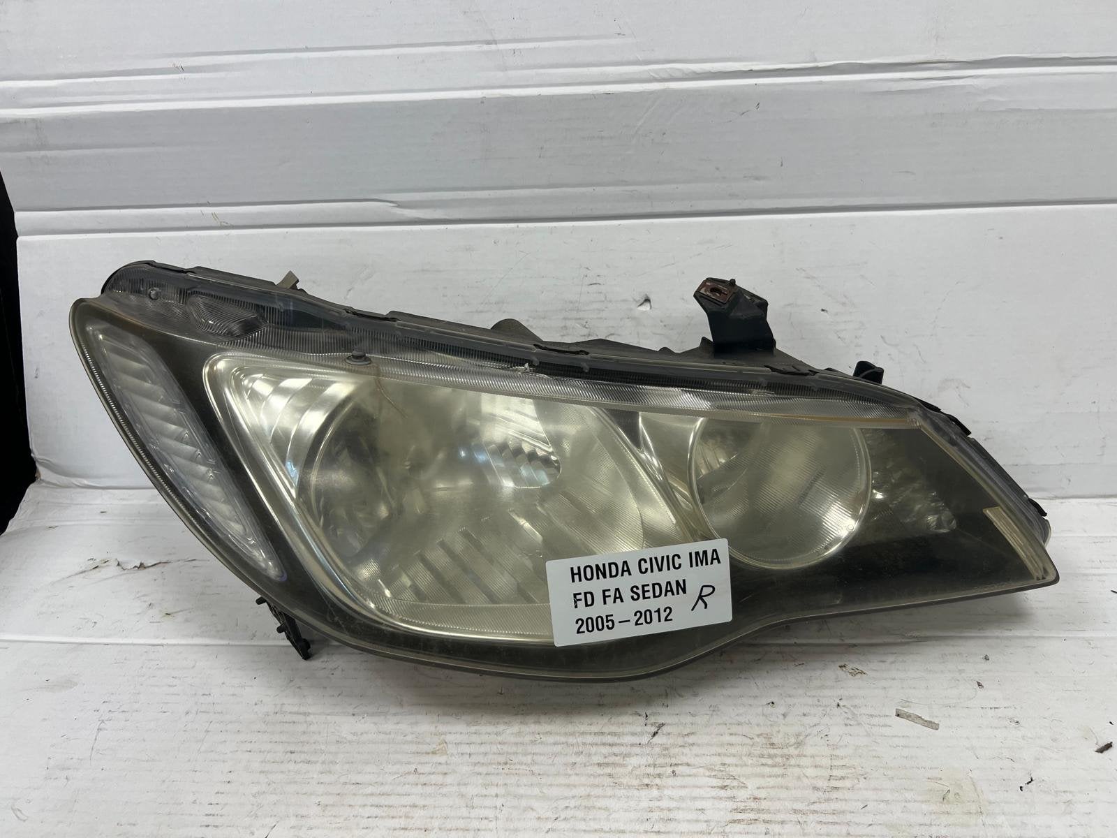 Honda Civic Sedan Rechtsvoor Koplamp (2005 - 2012), Gebruikt, Info@honda.co.jp, Minami-Aoyama 2-chome 1-1
107-8556  Tokyo, Honda Motor Co., Ltd.