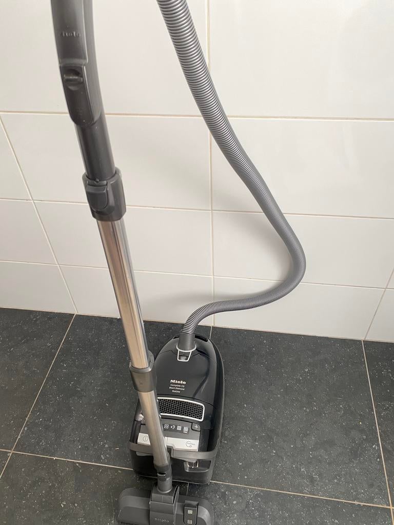Miele kwaliteit en sterk stofzuiger / 2200 watt, Ophalen, Zo goed als nieuw, Stofzuiger