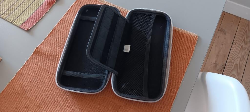 Housse pour Switch et cartes memoire, Enlèvement, Comme neuf