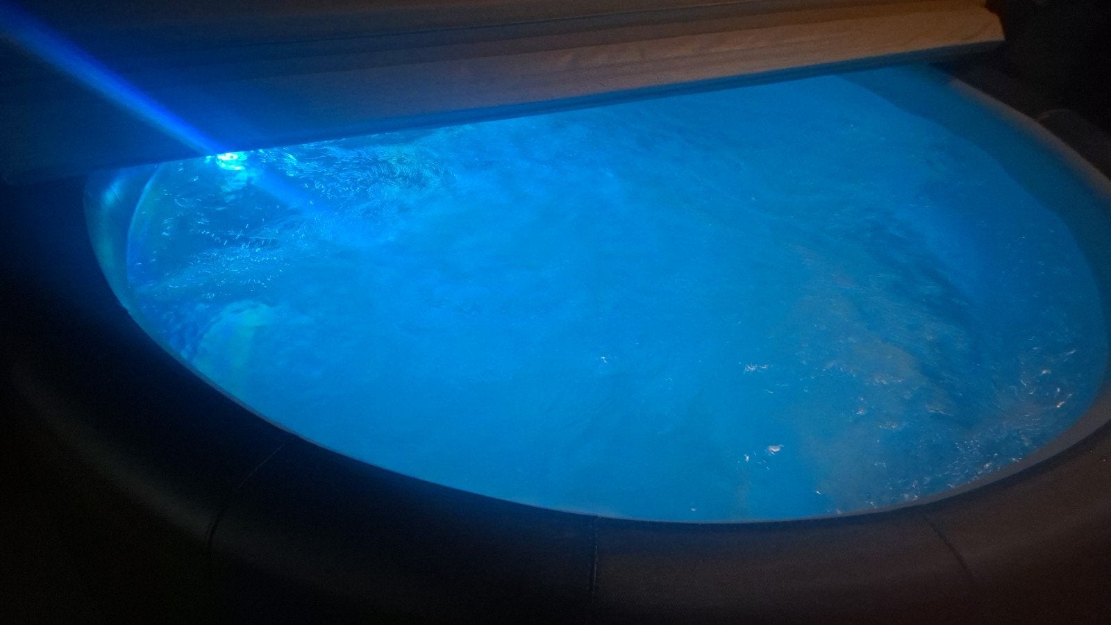 softub 4 ans reconditioner legende 3 4 personnes, Enlèvement, Comme neuf, Couverture, Fixé
