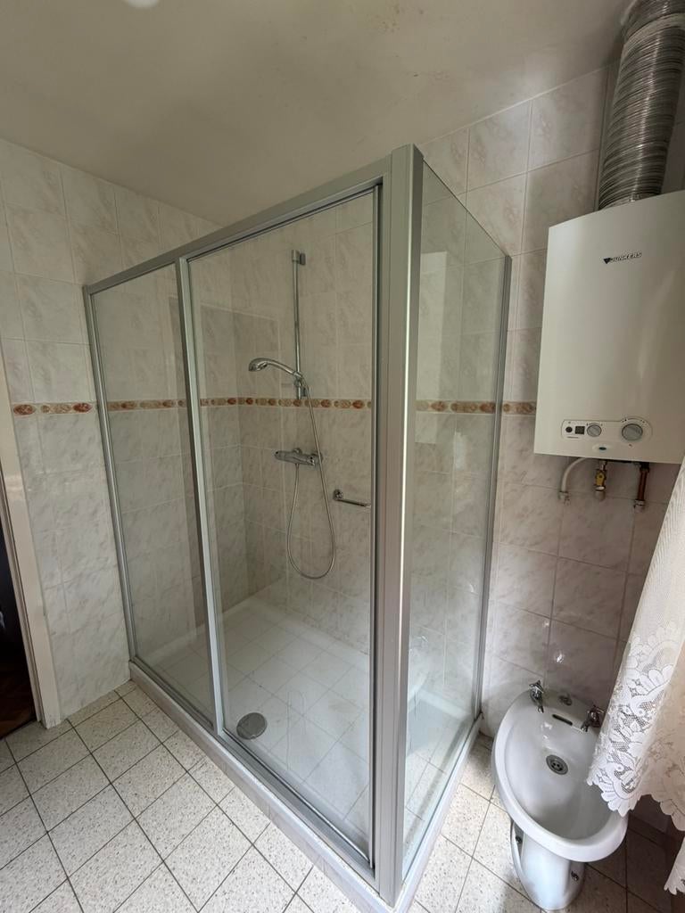 Salle de douche - paroi de douche, bidet, évier - RÉSERVÉ, Huis en Inrichting, Badkamer | Complete badkamers, Ophalen, Gebruikt