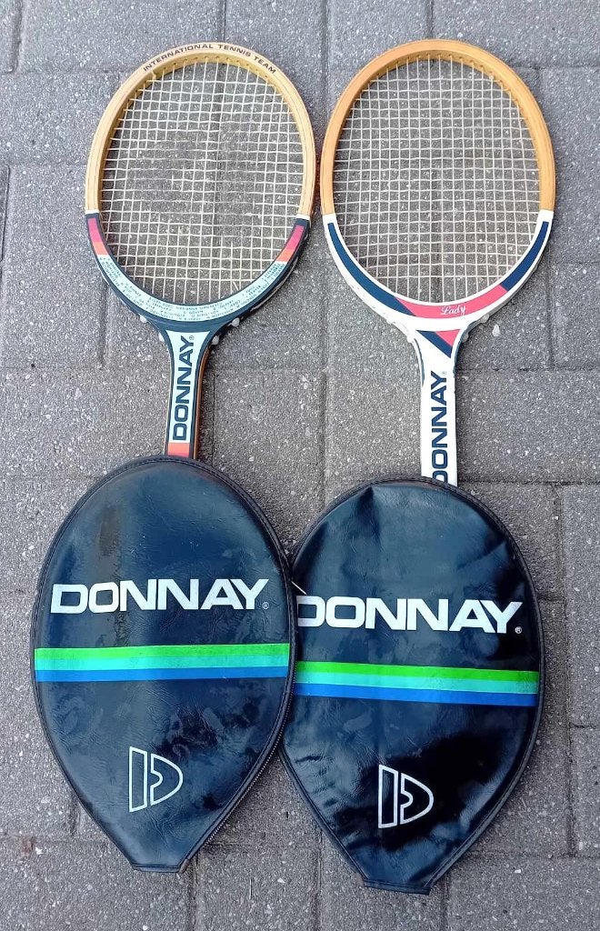 2 vintages houten Donnay tennisrackets (met hoes), Enlèvement, Utilisé, Raquette