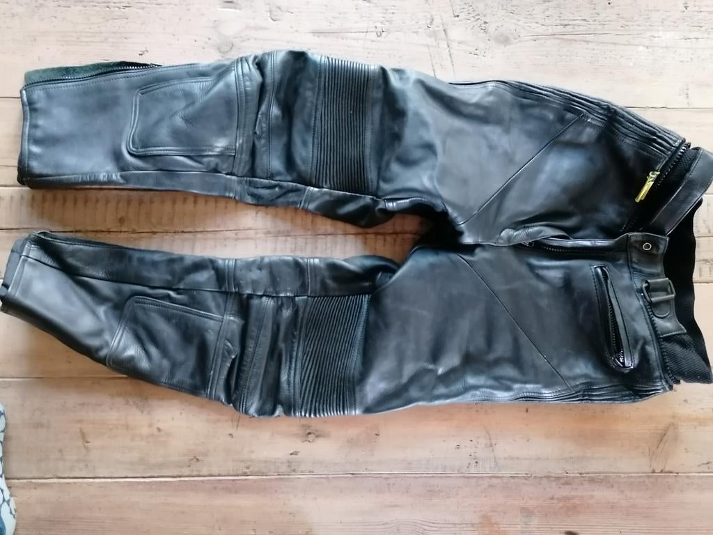 Lederen motorbroek maat L, Ophalen