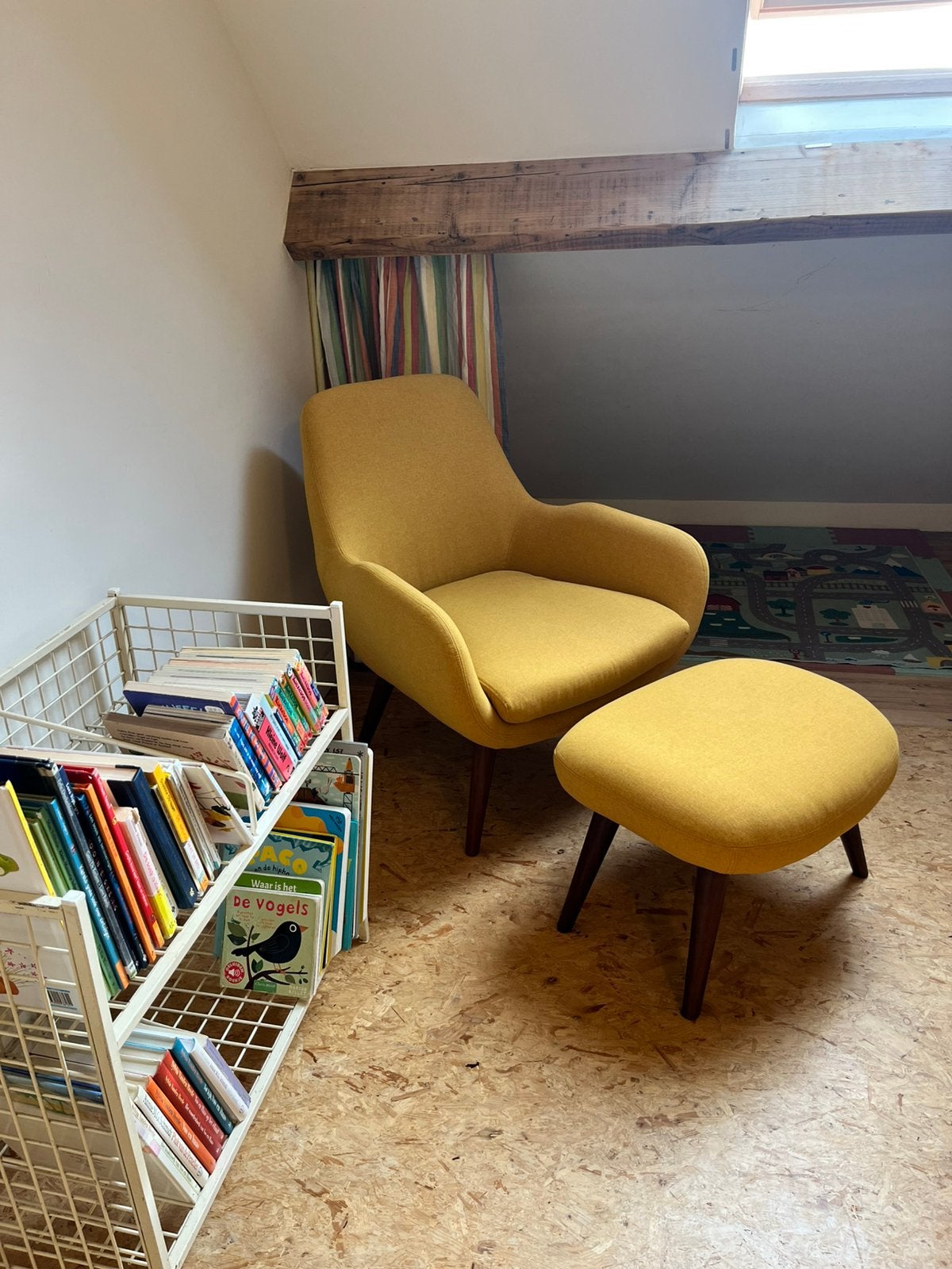 Fauteuil jaune avec repose-pieds de MADE, Maison & Meubles, 75 à 100 cm, Scandinavisch, Comme neuf, Enlèvement