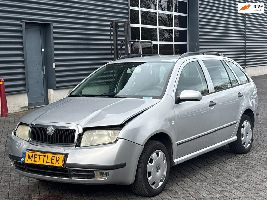 Skoda Fabia Combi 1.4-16V Comfort automaat (automatique), Autos, Entreprise, 180 g/km, 5 portes, Automatique