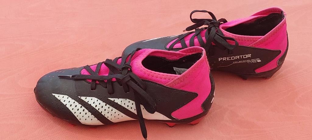 Voetbalschoenen maat 35 adidas, Sport en Fitness, Voetbal, Ophalen of Verzenden, Zo goed als nieuw, Schoenen