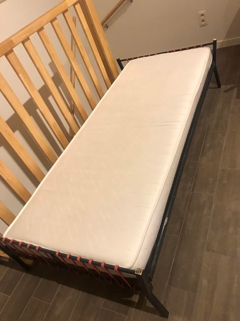 STEVİGE İJZEREN BED EN MATRAS, GOEDE STAAT !!, Eenpersoons, İjzeren bed en Matras, Ophalen of Verzenden, 80 cm