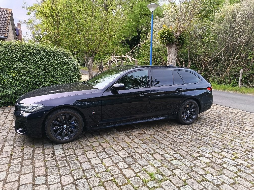 bmw 530e xdrive, Auto's, Automaat, Dealer onderhouden, 4 cilinders, 2000 kg