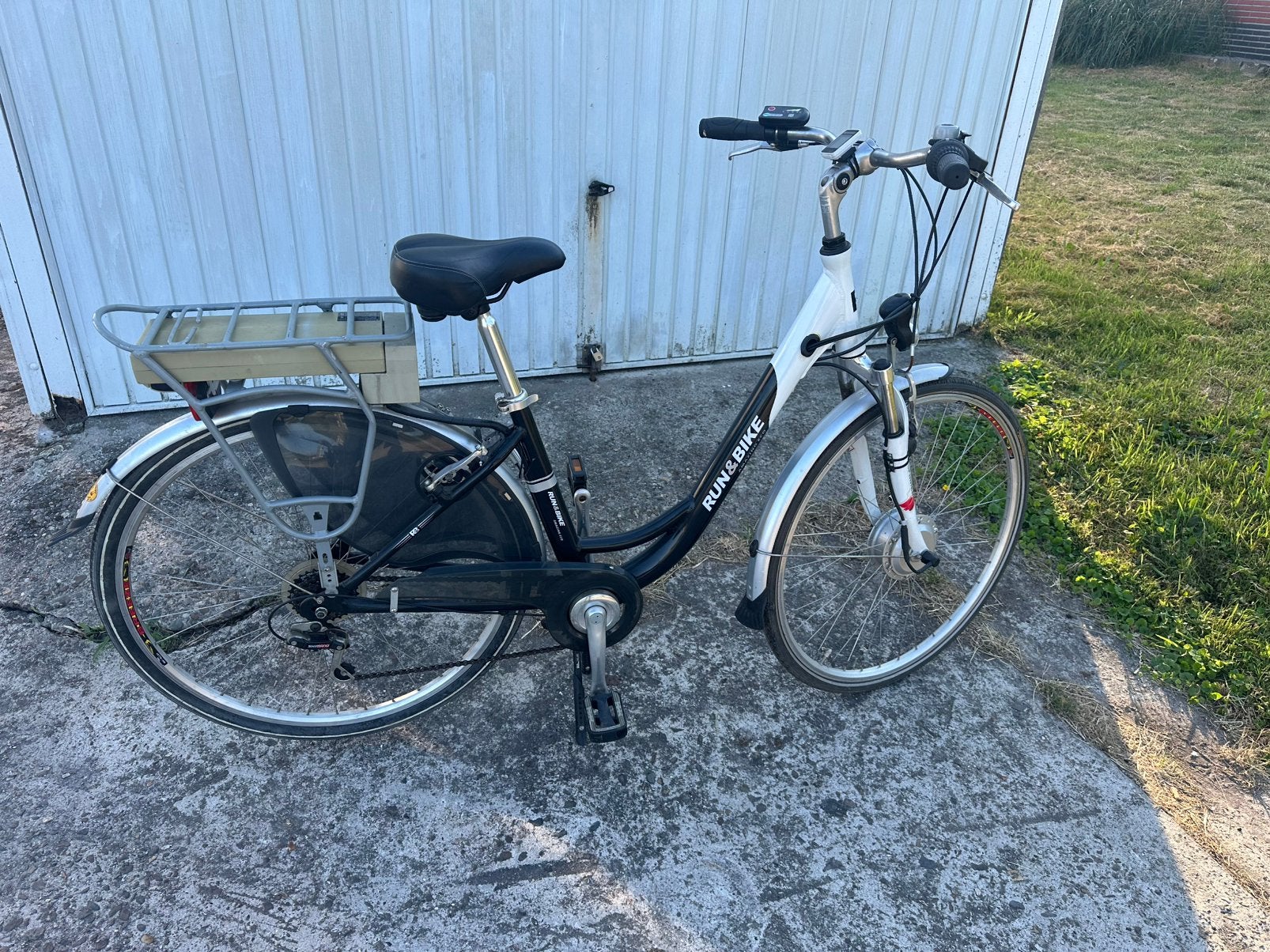Elektrische damesfiets 28 inch, Ophalen, Zo goed als nieuw