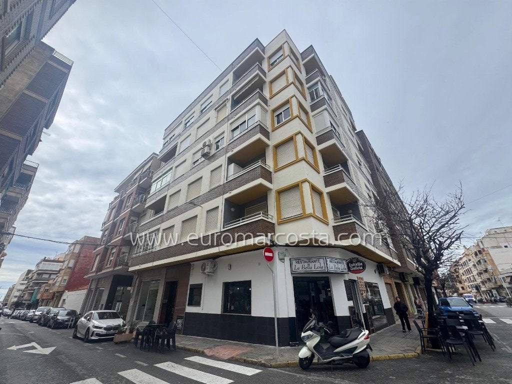 REF T22020 -  1.471 Appartement entièrement rénové, Immo, 110 m², Torrevieja, Ville, 4 pièces