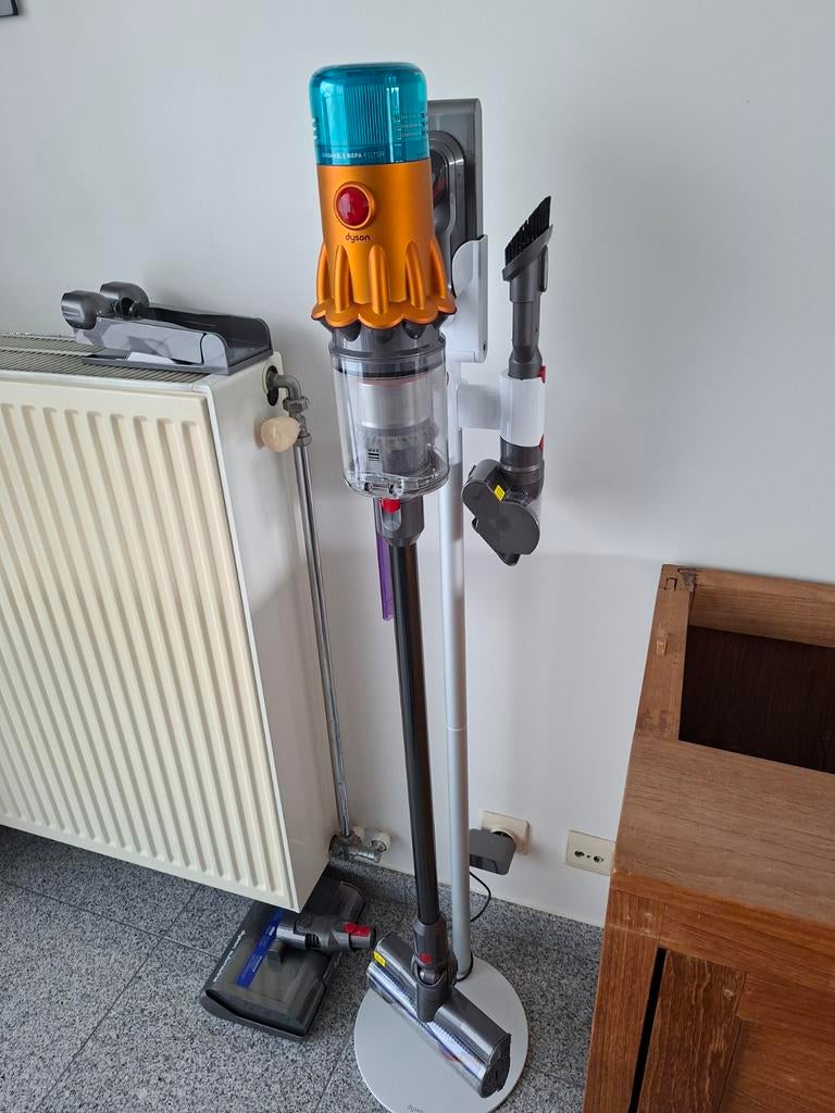 Dyson submarine v12 + accessoires + station de chargement, Electroménager, Enlèvement ou Envoi, Dyson