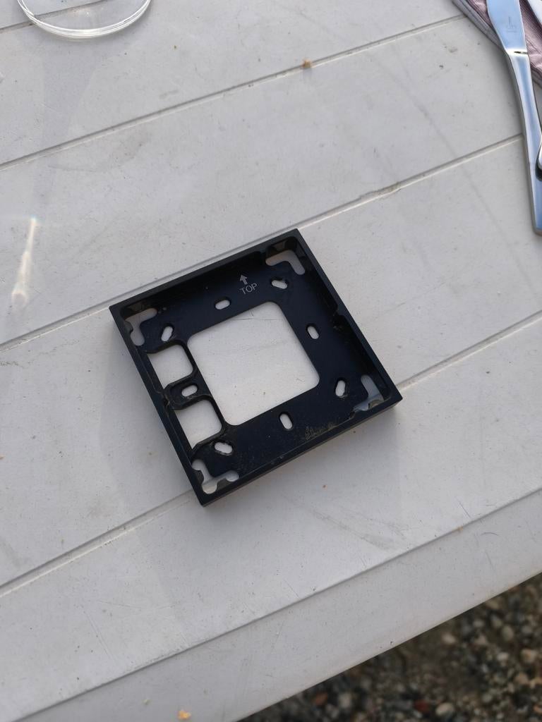 Cadre de montage Loxone anthracite., Enlèvement