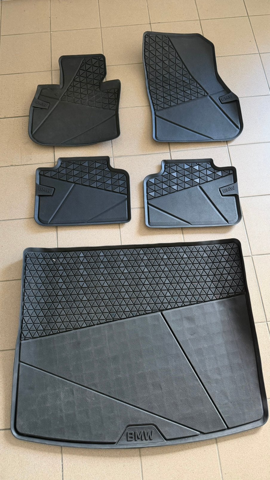 Tapis coffre et carpettes caoutchouc BMW Serie2 Tourer 2025, Enlèvement, Comme neuf