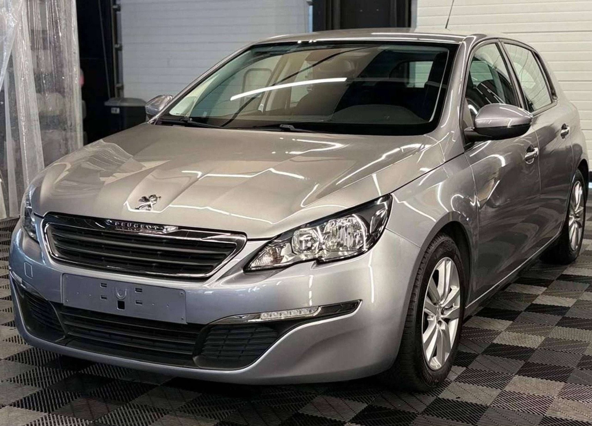Peugeot 308 1.2 PureTech bj. 2014 143000km benzine, Auto's, Gebruikt, 1199 cc, Bedrijf, 5 deurs