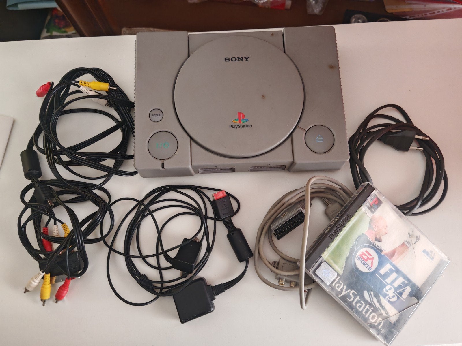 Console Sony PlayStation 1 (PS1) Pucé + Câbles + pleins de j, Consoles de jeu & Jeux vidéo, Enlèvement
