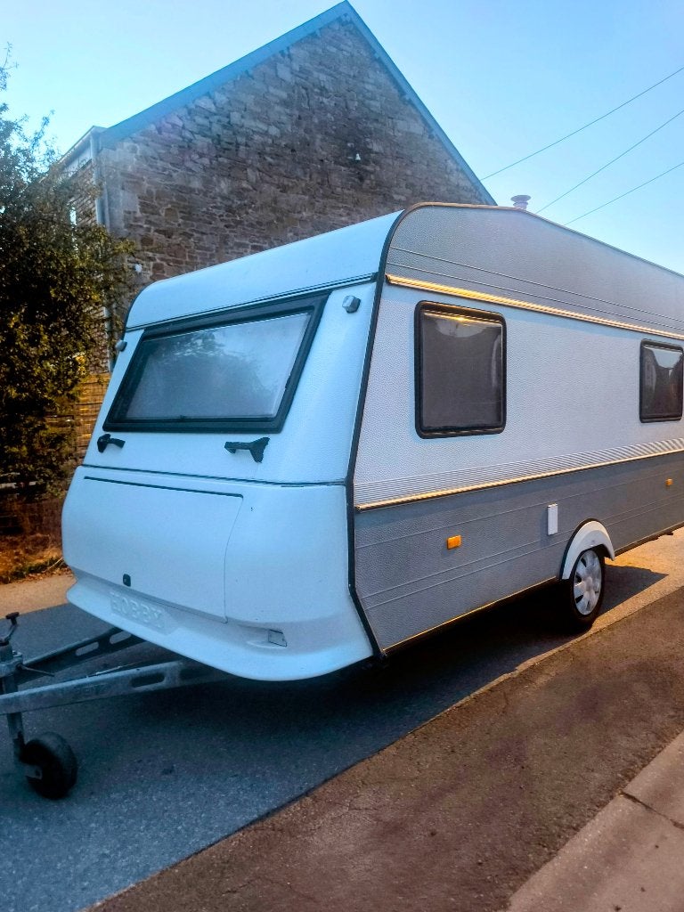 Caravane 4 personnes 750kg, Caravanes & Camping, Jusqu'à 4, Porte moustiquaire, Particulier, 500 - 750 kg
