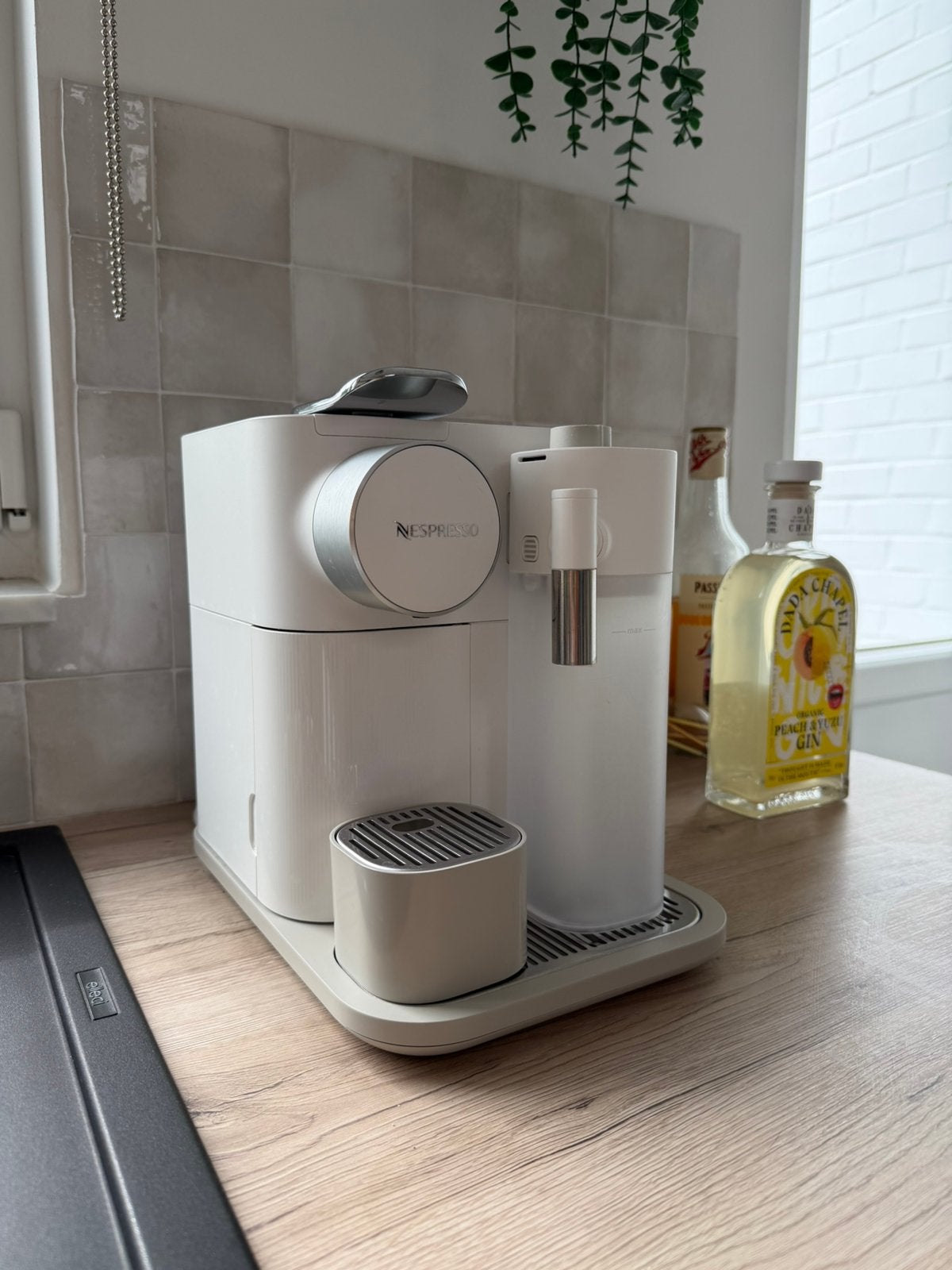 De'Longhi Nespresso Machine à café Gran Lattissima, Ophalen of Verzenden, Zo goed als nieuw
