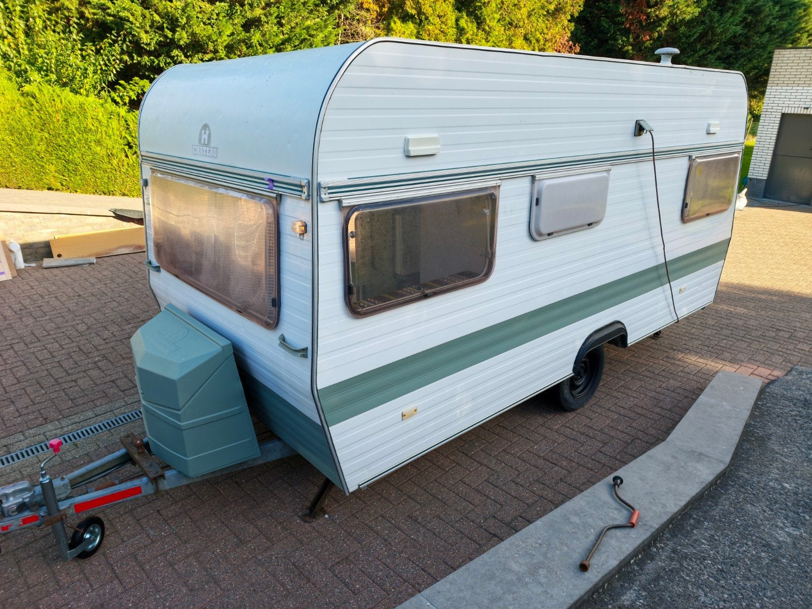 Caravan Chateau Elite 440 gerenoveerde Retro, Reservewiel, 750 - 1000 kg, Particulier, 5 tot 6 meter