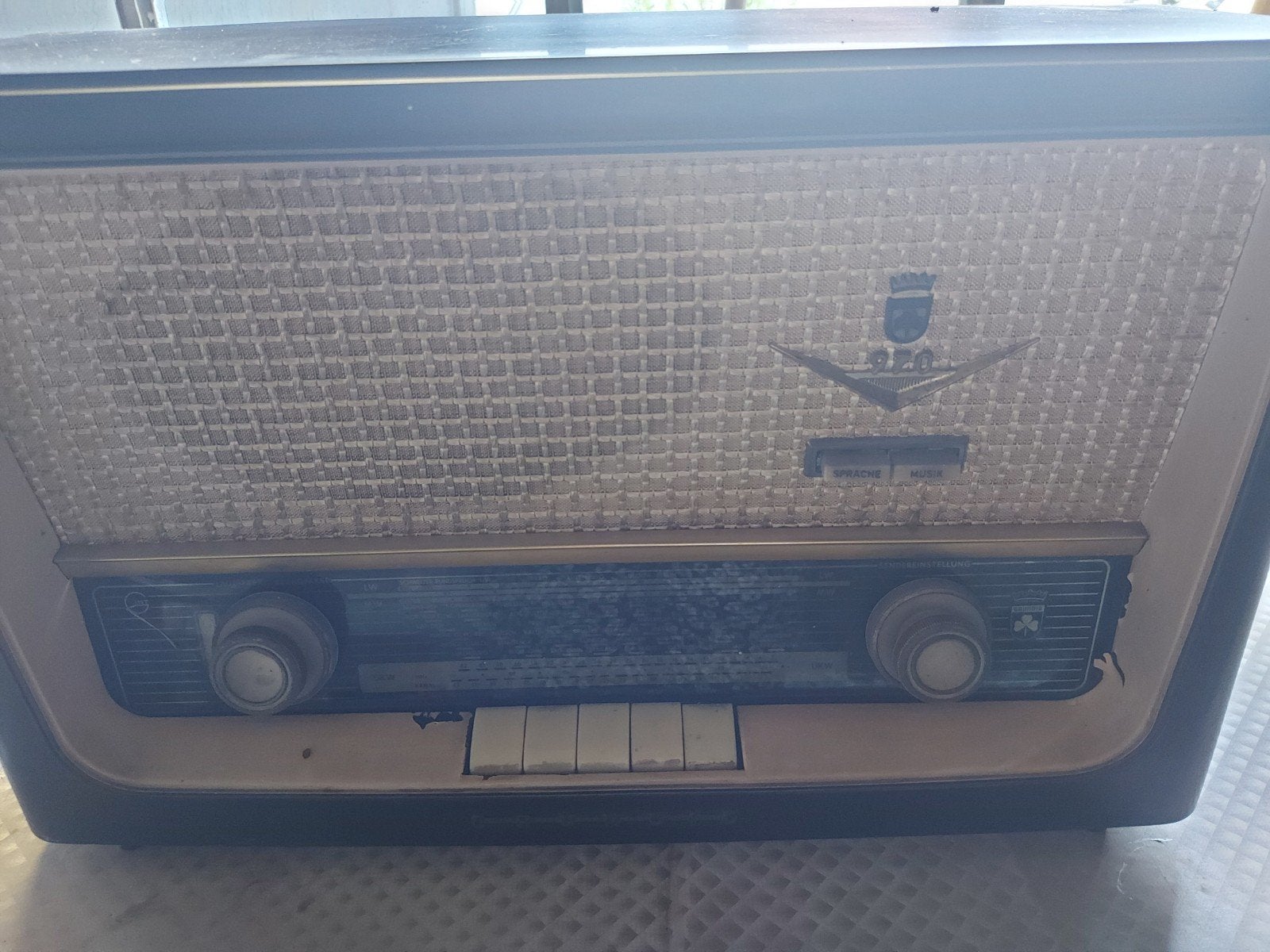 buizenradio grundig, Ophalen