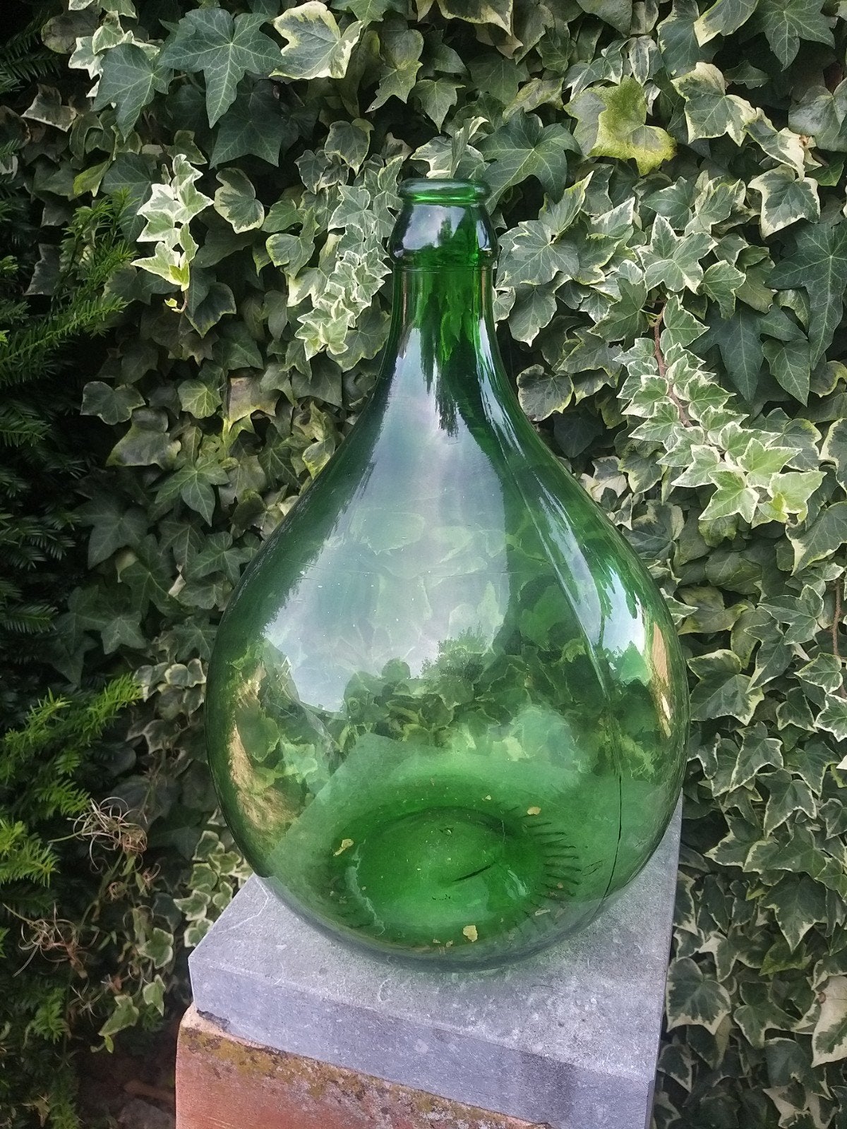 Decoratieve groene  bolfles, Antiek en Kunst, Ophalen