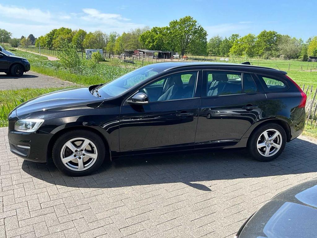 Volvo V60 break 2016 - parfaitement entretenu et richement, Autos, Volvo, Achat, Euro 6, Entreprise, Boîte manuelle