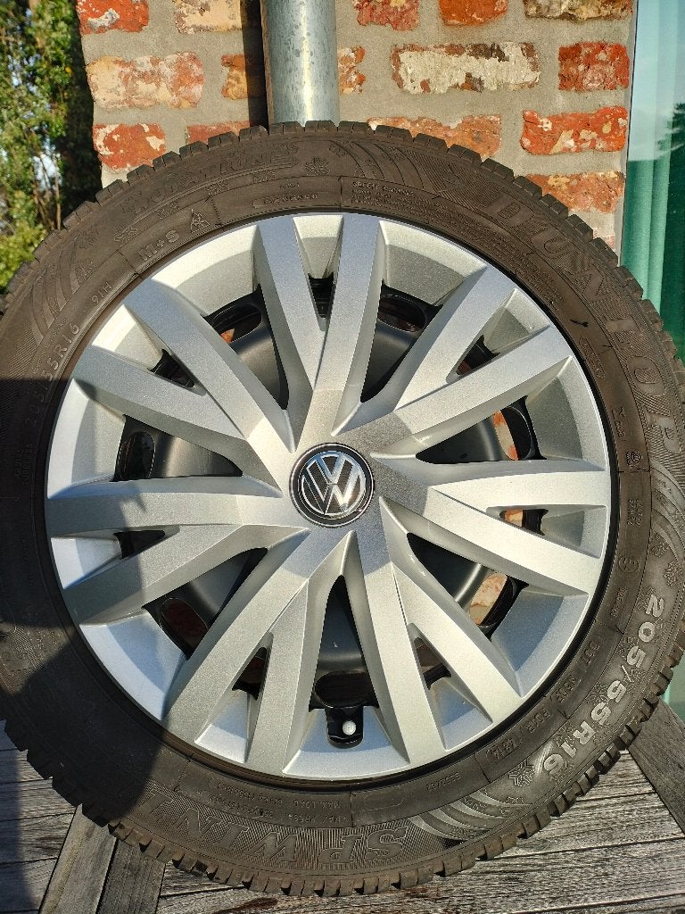 4 Winterbanden op stalen velg incl. wieldoppen 205/55 R16, Ophalen, Gebruikt, Velg(en), 16 inch