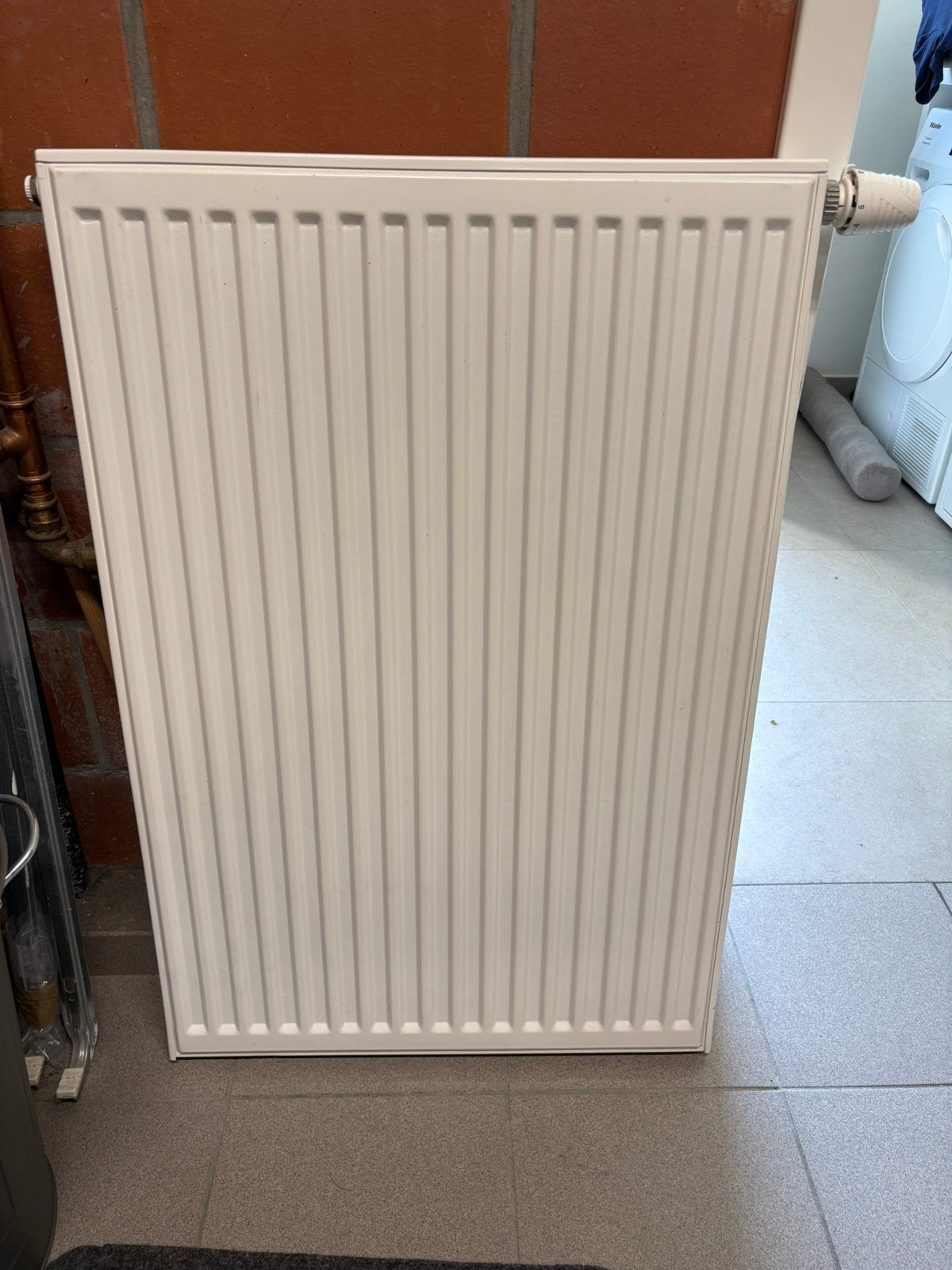 Radiator met thermostatische kraan, Ophalen, Zo goed als nieuw, Radiator