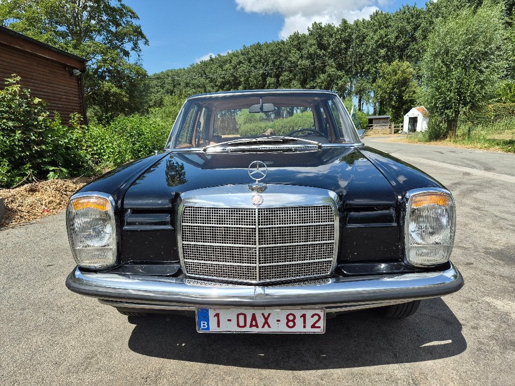 Mercedes w115 bar8 220D, Auto's, Mercedes-Benz, Particulier, Overige modellen, Diesel, Berline, 4 deurs, Handgeschakeld, Zwart