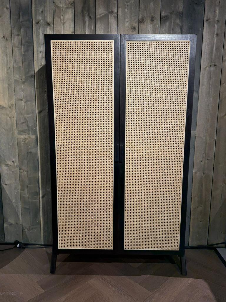 Design dressoir teak & rotan – nieuwstaat, Huis en Inrichting, Kasten | Dressoirs, Ophalen, Nieuw