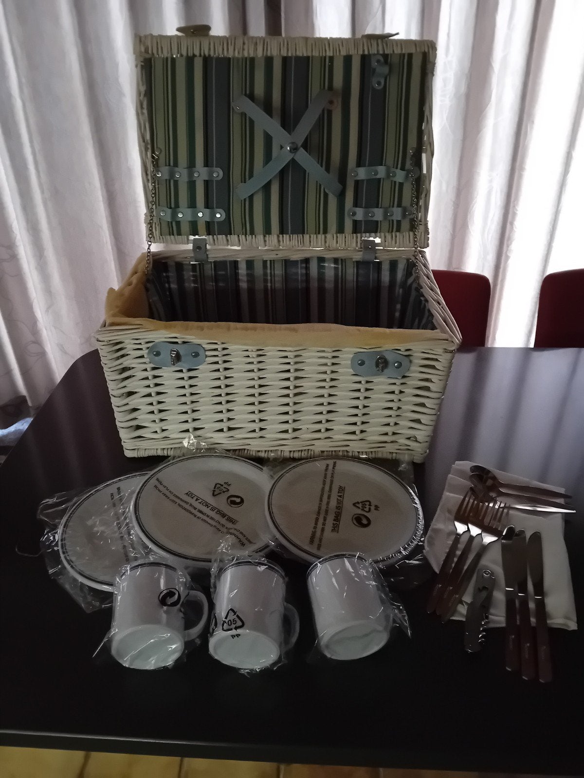 Picknickmand met gerief voor 3 personen, Hobby en Vrije tijd, Ophalen, Nieuw