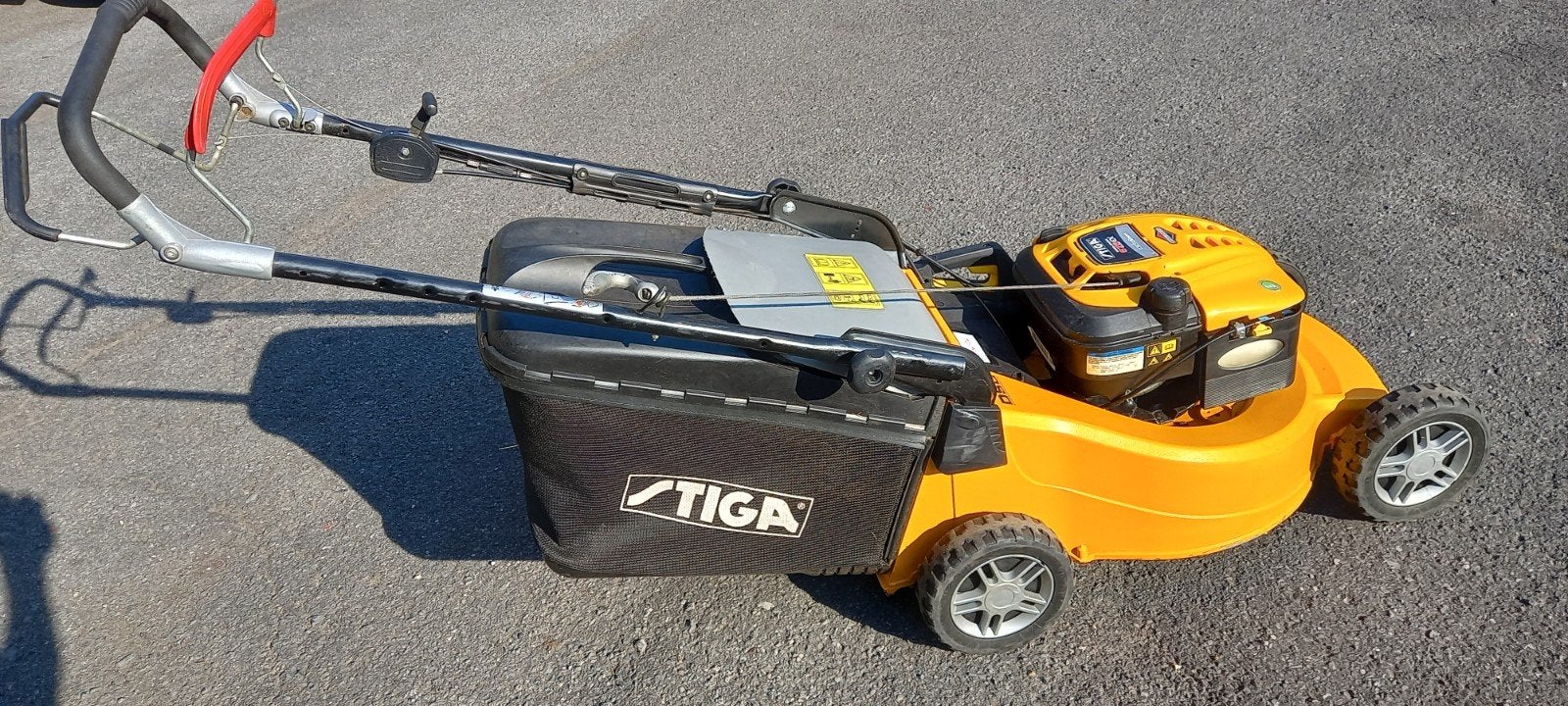 PROFESSIONELE 6,5PK STIGA ZELFTREKKER BENZINE GRASMAAIER, Ophalen, Opvangbak