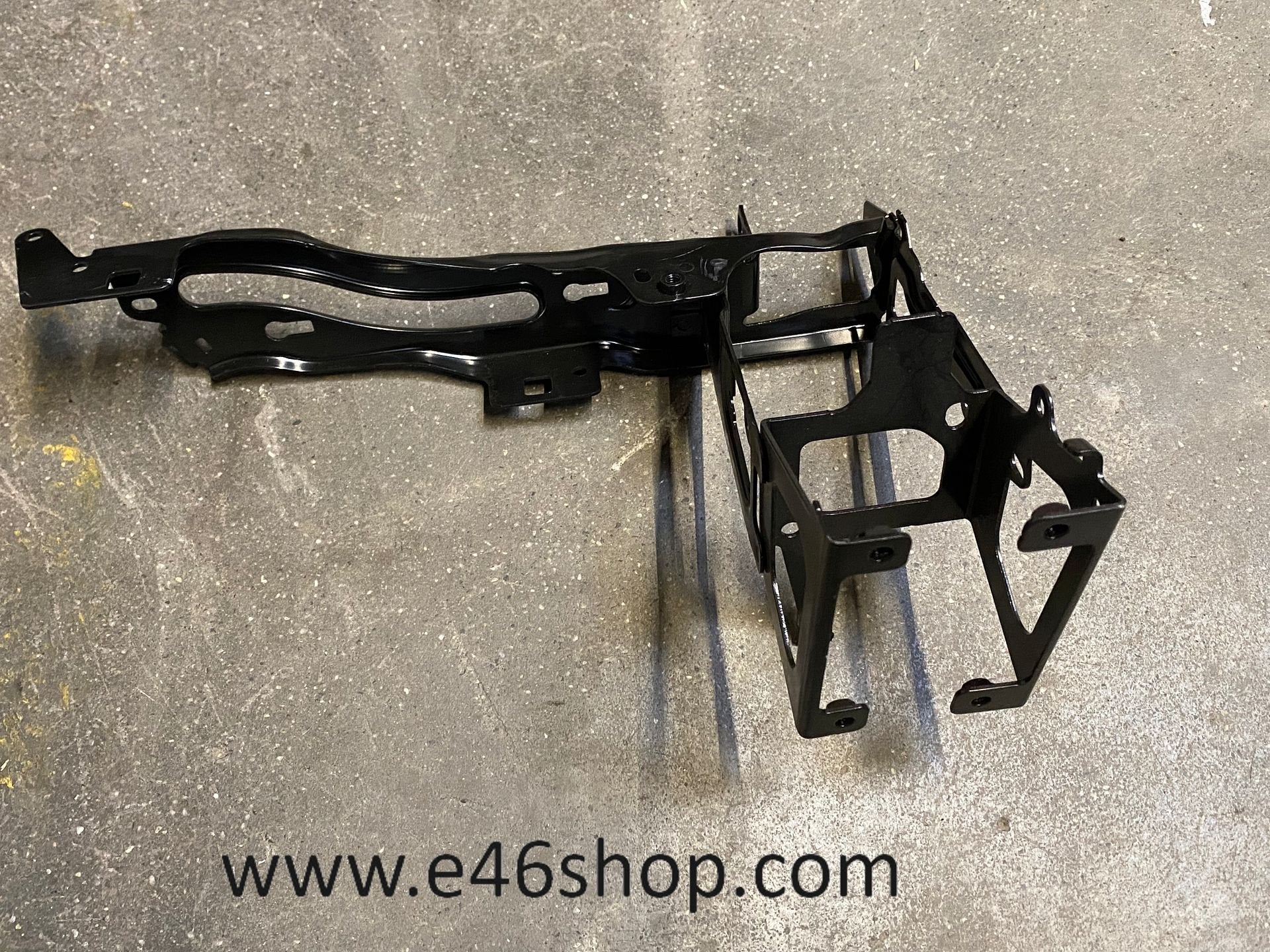 STEUN VOORFRONT BMW RECHTSVOOR OE 51647245792, Neuf, -, -, -