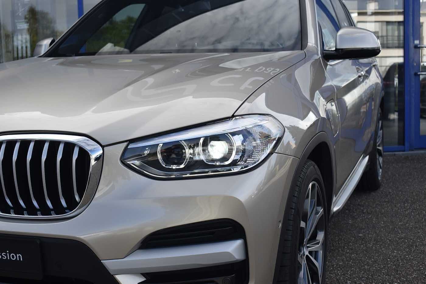 BMW X3 xDrive30e Harman Kardon Navi Pro LED (bj 2020), Auto's, Automaat, Gebruikt, 2065 kg, Beige