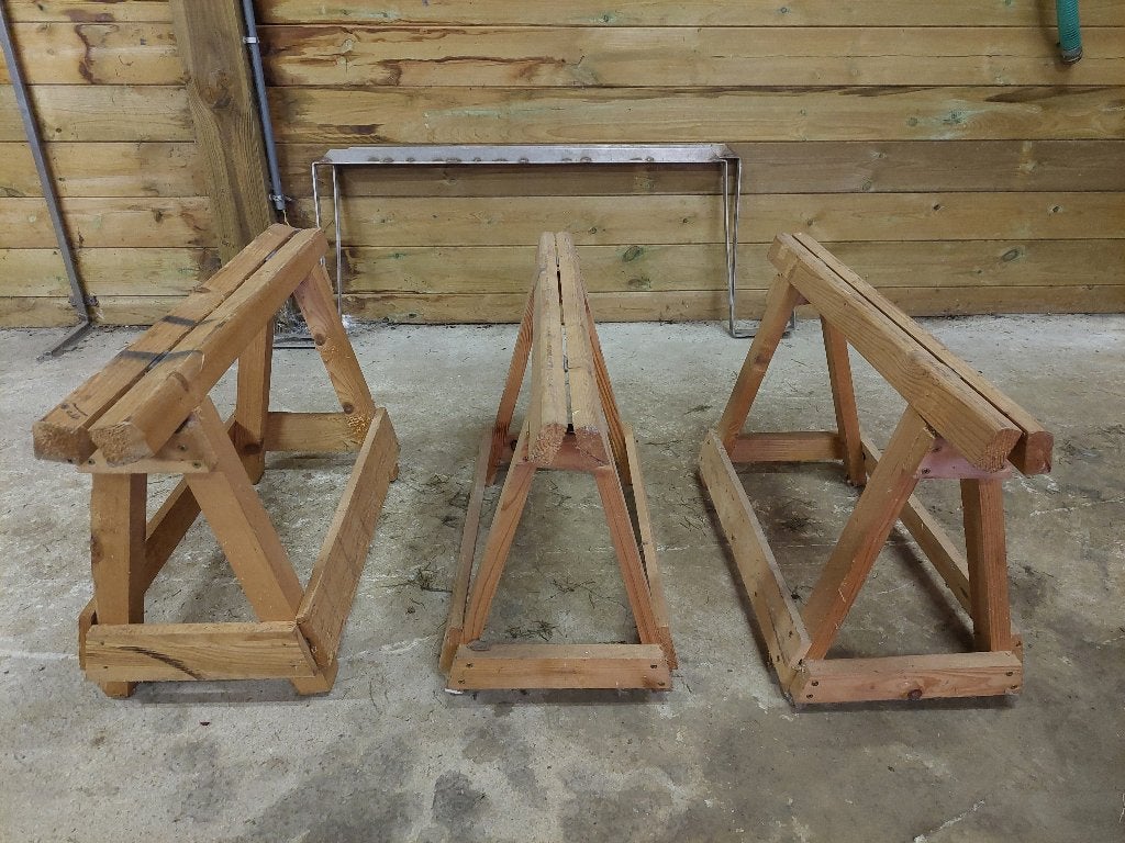 3 houten schragen, Ophalen