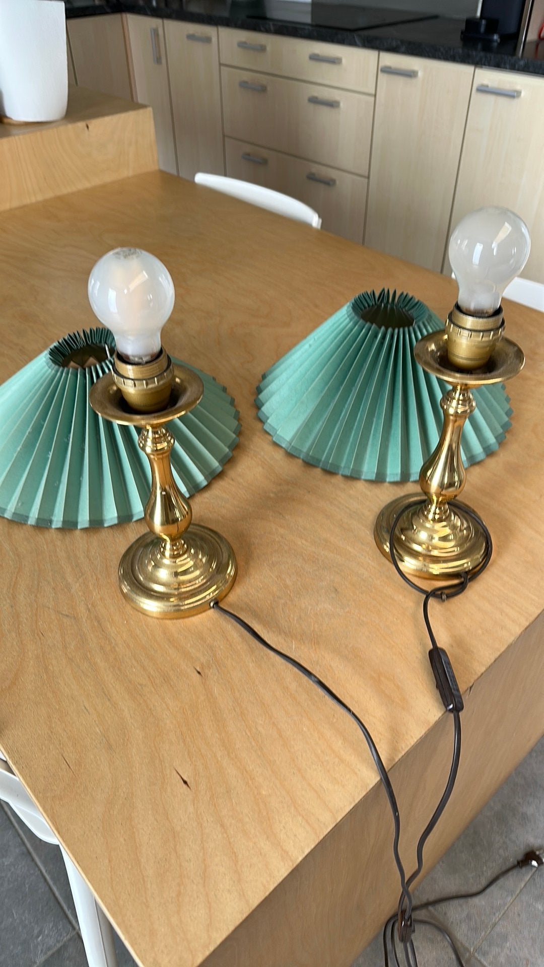 2 gouden tafellampen met groene vintage kap, Ophalen, Zo goed als nieuw, Vintage