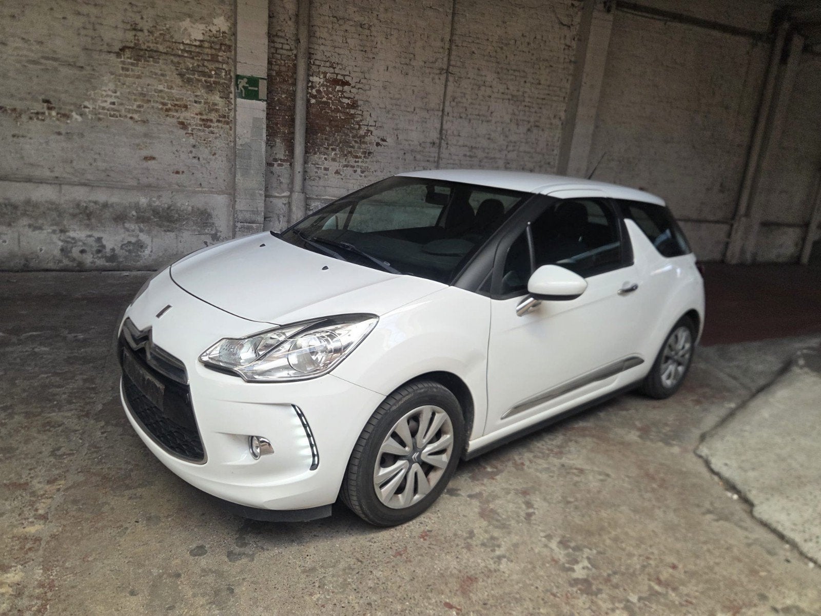 CITROËN DS3 1.2 BENZINE VAN 2013 GEKEURD, Auto's, Euro 5, Zwart, Wit, Handgeschakeld