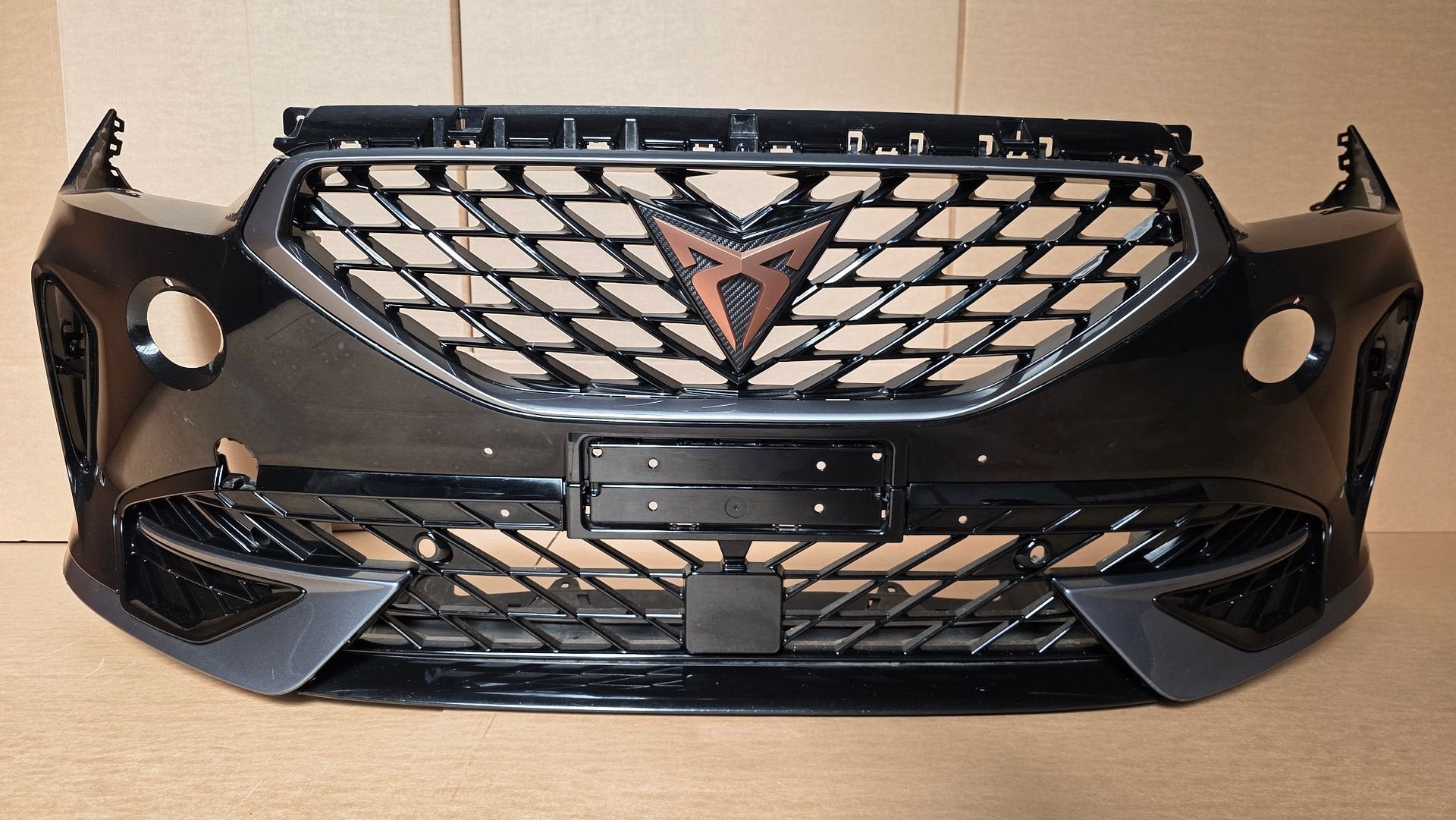Voorbumper Cupra Formentor Origineel Y9T BUMPER 5FF807221, Gebruikt, -, Ophalen of Verzenden, Bumper