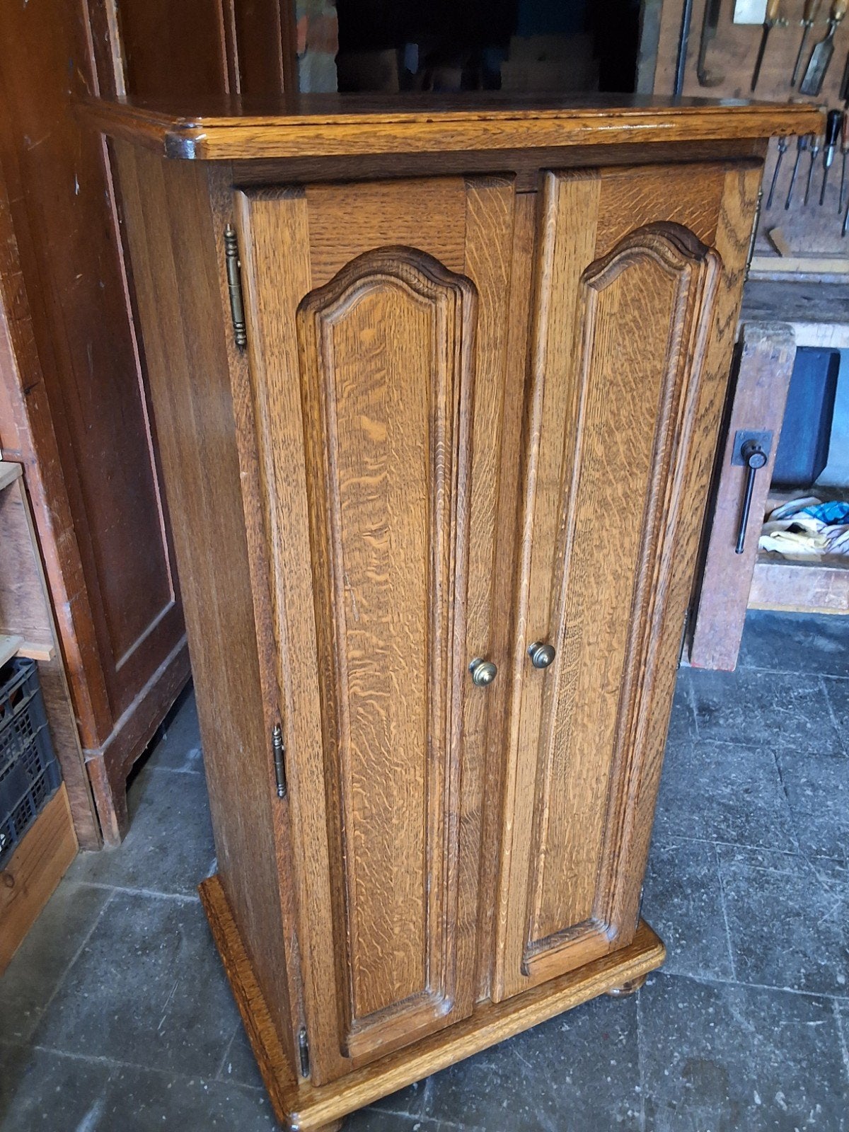 Eiken kast met uitschuifbare.62/44 cm 1,25 m hoog., Antiek en Kunst, Antiek | Meubels | Kasten, Ophalen