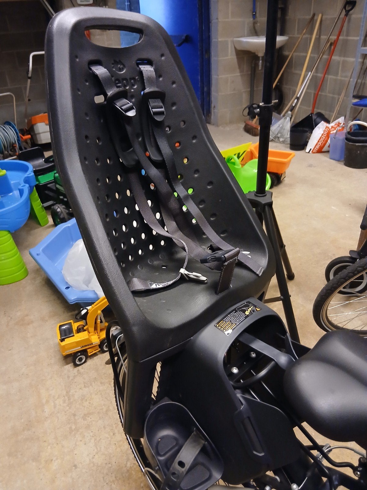 Fietsstoel Yepp thule maxi easyfit, ZEER GOEDE staat, Fietsen en Brommers, Fietsaccessoires | Fietsstoeltjes, Ophalen, Achterzitje