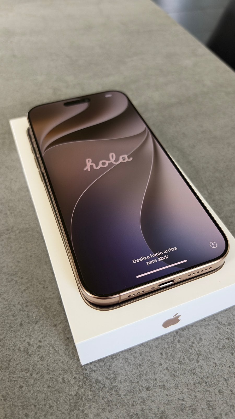 iPhone 16 Pro Max – 512 Go – Titane Sable, Télécoms, Enlèvement, Comme neuf, IPhone 16