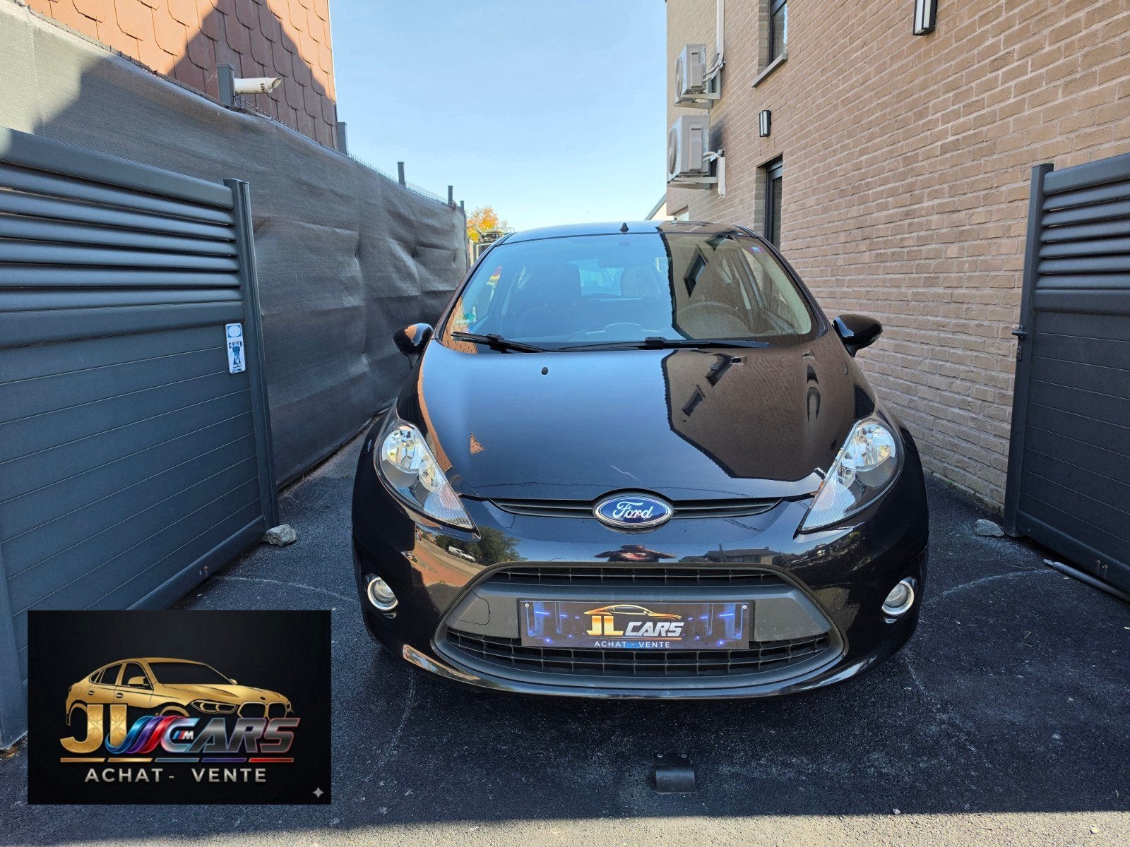 Ford Fiesta ESSENCE 110.350km 🇧🇪 Garantie 12 Mois 🇧🇪, Auto's, Euro 5, Zetelverwarming, Zwart, Bedrijf