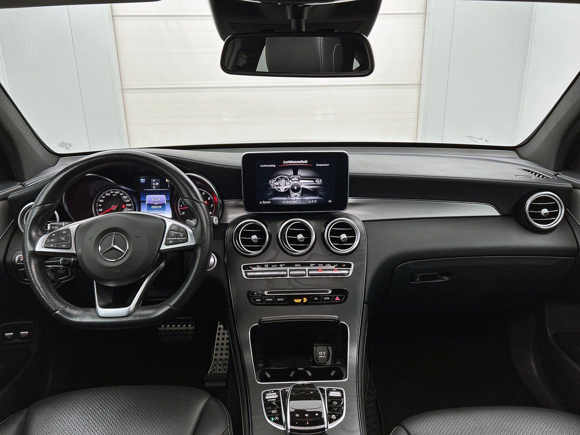 Mercedes-Benz GLC-Klasse 250 4MATIC Coupé AMG Line | Panora, Auto's, Automaat, Stof, Gebruikt, 4 cilinders