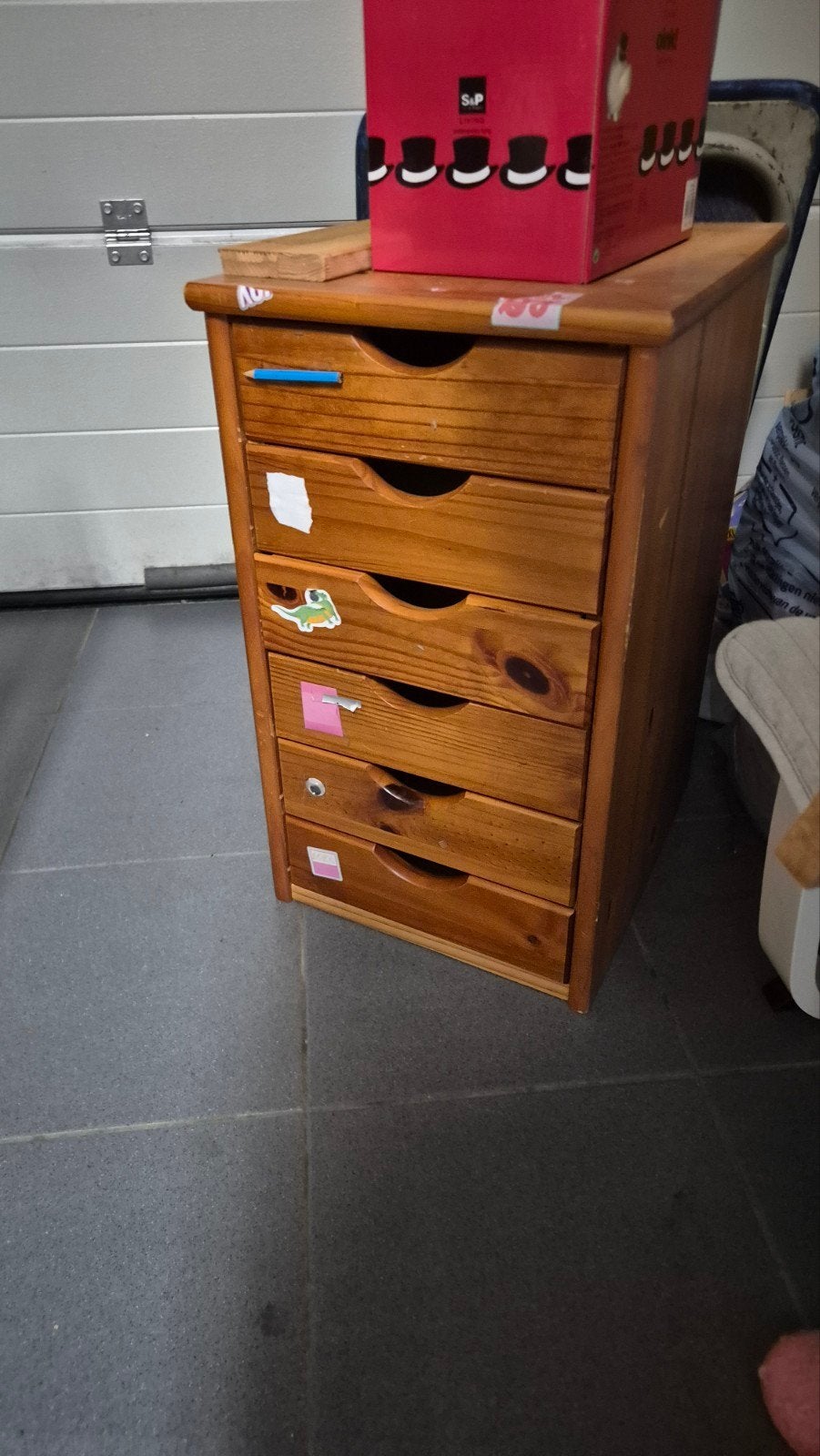 Ladekastje gratis, Ophalen