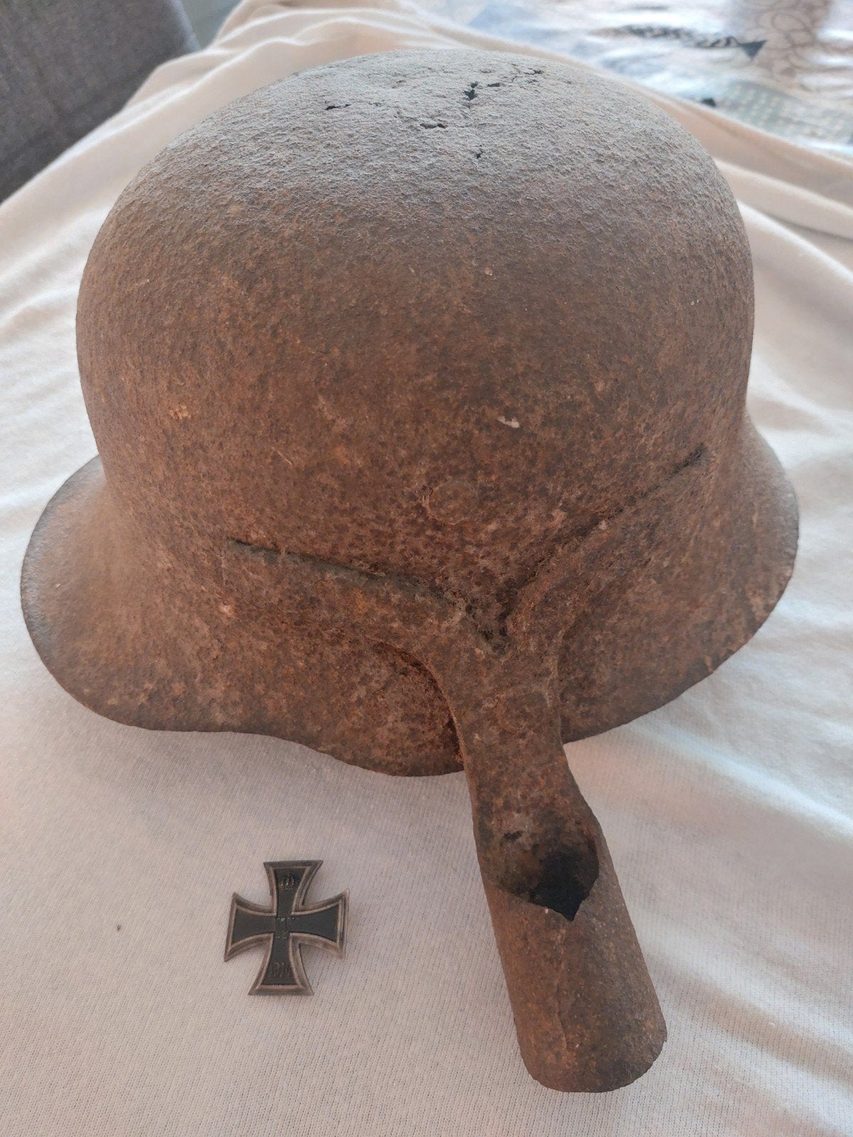 Duitse helm gebruikt op boerderij  met iron cross WO1, Verzenden