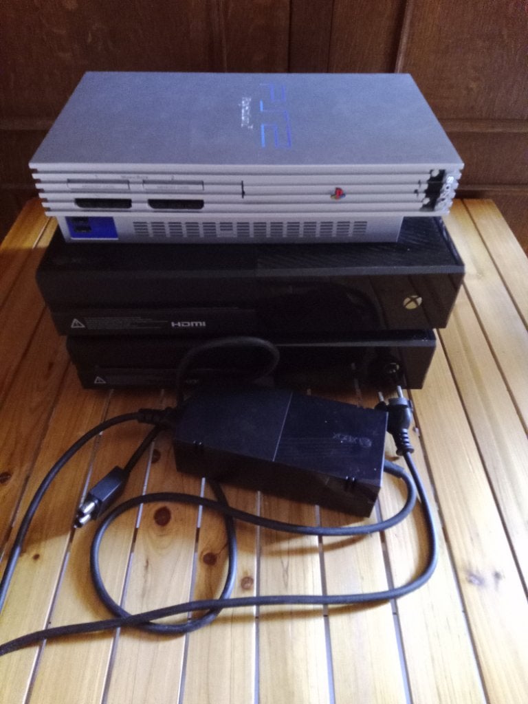 2 xbox One a réparer+ 1playstation 2. (25€), Games en Spelcomputers, Spelcomputers | Xbox One, Ophalen, Gebruikt, Xbox One