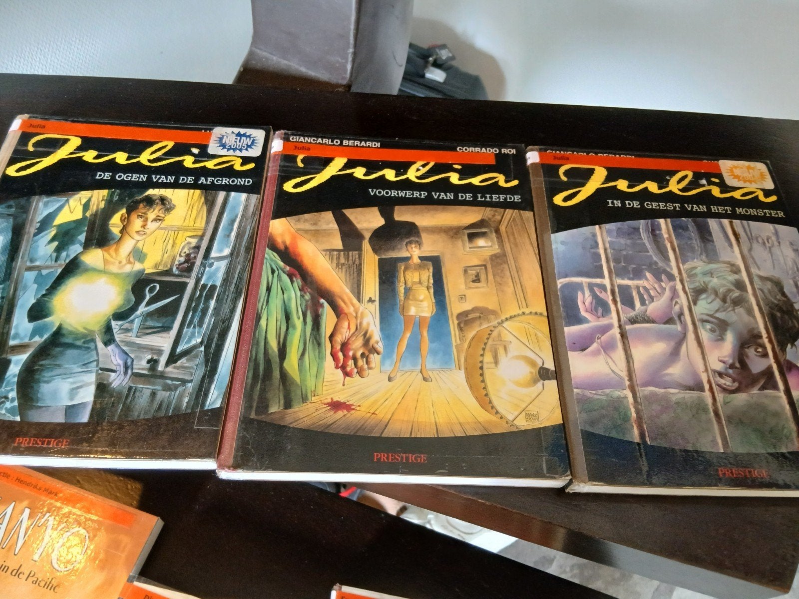 Graphic novels harde kaft , zwart wit, Ophalen