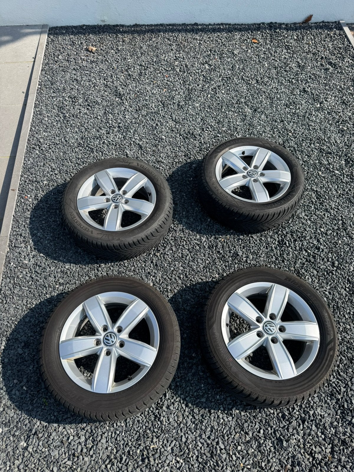 Jantes VW d’origine + Pneus hiver 16 pouces, Autos : Pièces & Accessoires, Pneus hiver, 16 pouces, 205 mm, Pneu(s)